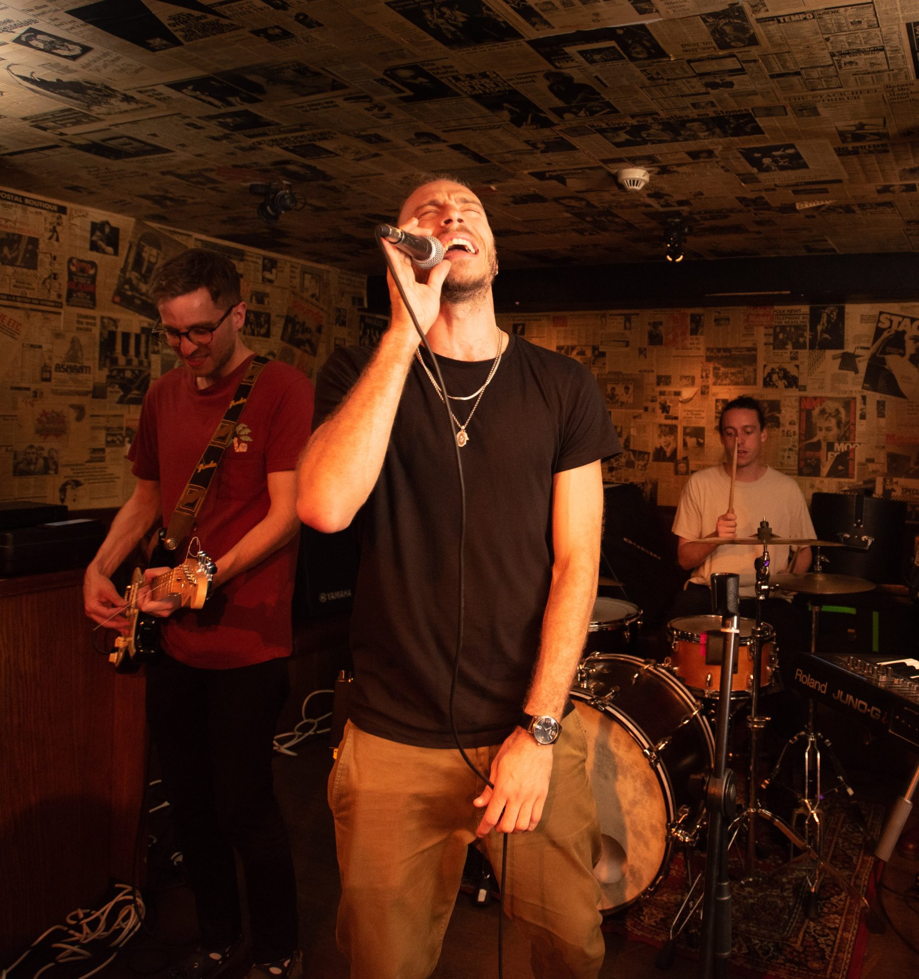 live music bar